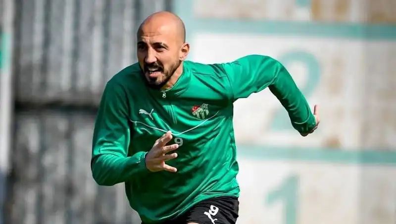 Milli Futbolcunun Yeni Durağı: 2. Lig'de Kariyeri Devam Edebilir mi?