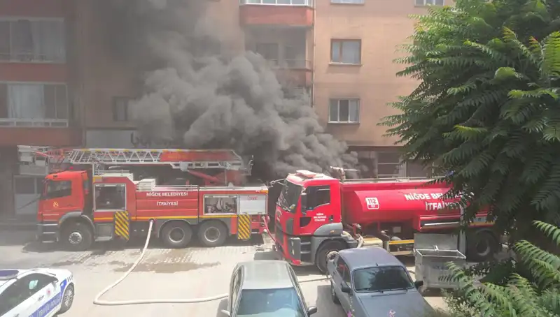 Niğde'de Beyaz Eşya Deposunda Büyük Yangın Paniği: Olayın Detayları
