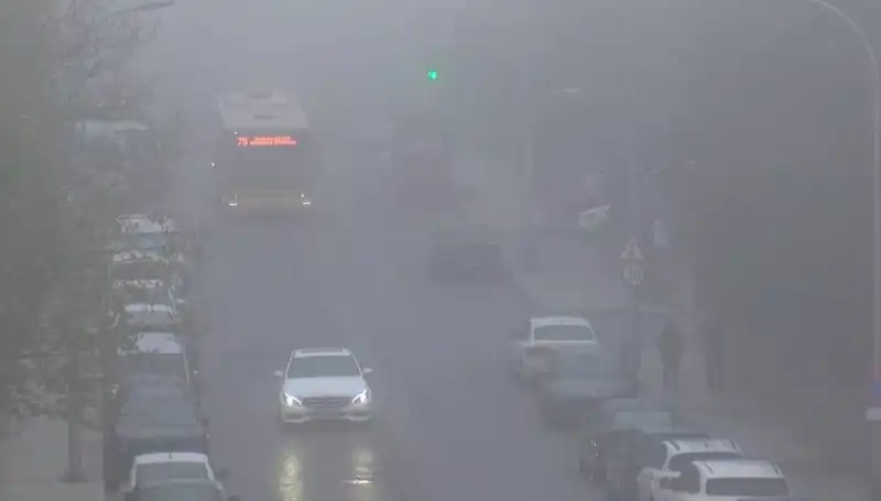 İstanbul’da Gizemli Sis: Görüş Mesafesi Azaldı, Hayat Durma Noktasına Geldi!