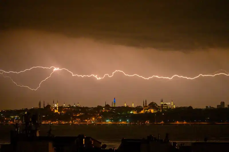 İstanbul’da Hava Durumu Alarmı: Sıcaklık Aniden 22 Derece Düşebilir!
