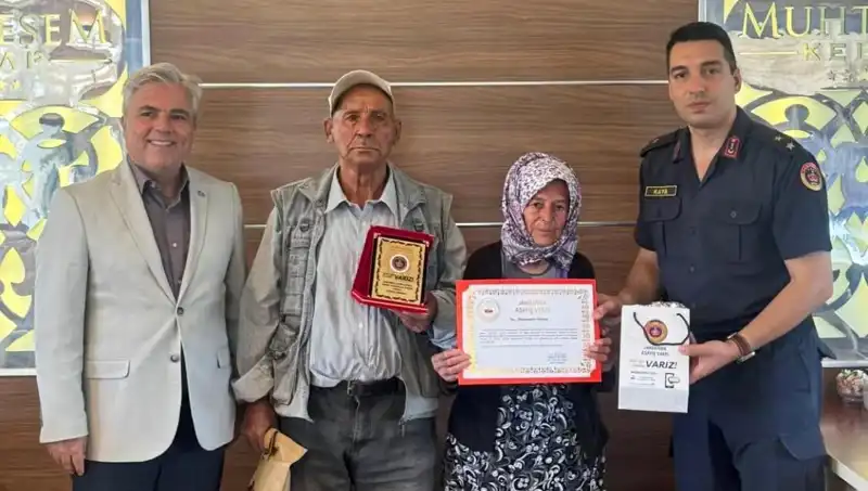 Zor Günler Geçiren Ailenin Duygulandıran Bağışı: Evini Jandarmaya Verdiler