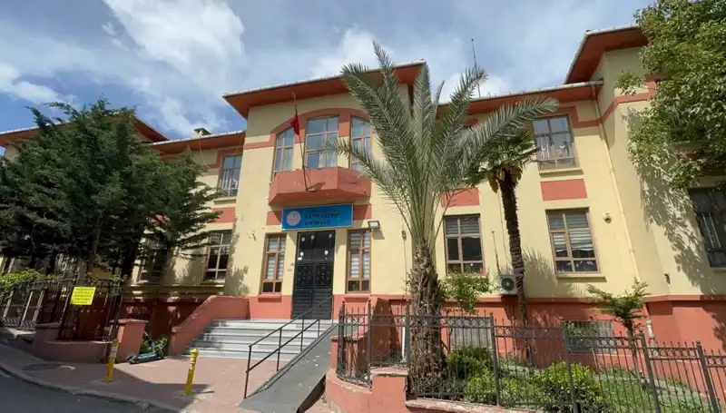 Depremde Hasar Gören Okulların Boşaltılması: Güvenlik Önlemleri Alındı