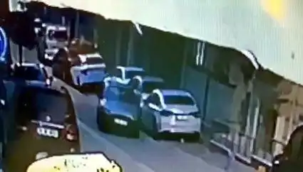 Esenyurt'ta Park Halindeki Araçlara Çarpan Sürücü Olay Yerinden Kaçtı!