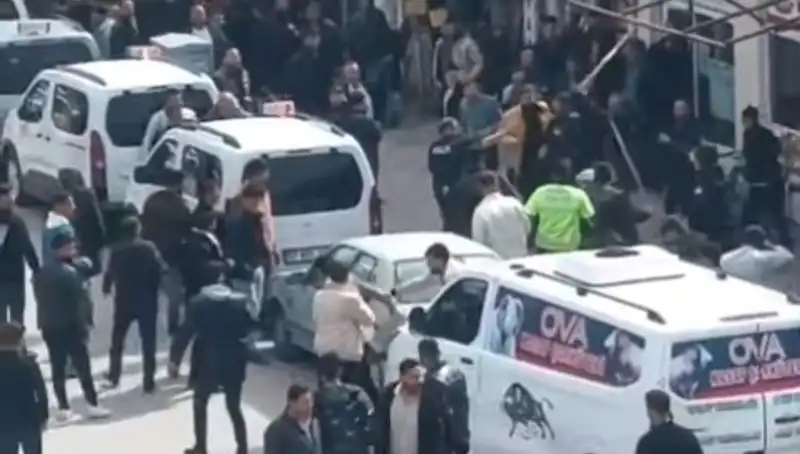 Erciş’te Taşlı Sopalı Kavga: Olayın Ayrıntıları ve Gözaltına Alınanlar