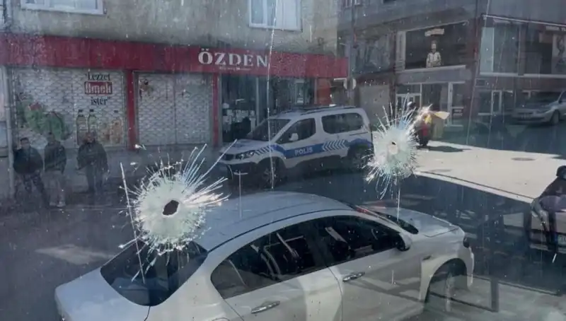 Bursa'da Kıraathaneye Silahlı Saldırı: Ne Oluyor?