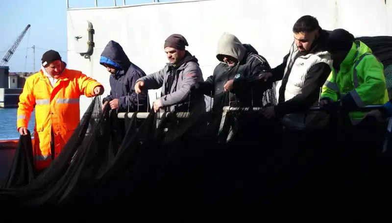 Denizlerde Hamsi Stoku Tükendi, Balıkçılar Erken İftar Yaptı!