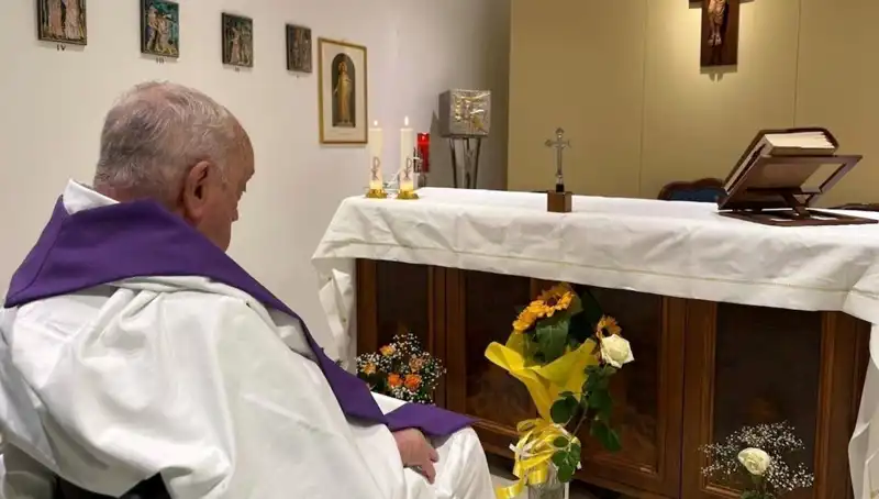 Vatikan'dan Şaşırtan Açıklama: Papa Artık Kendi Başına Nefes Alıyor!