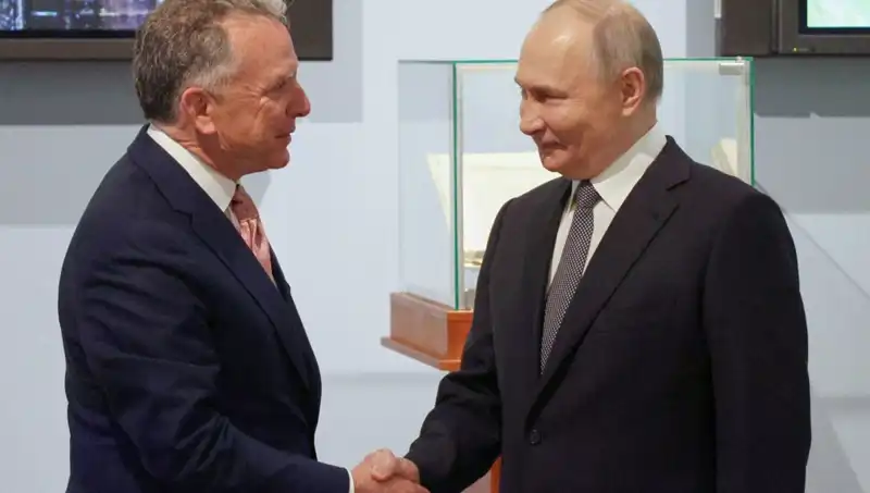 Moskova'da Tarihi Buluşma: Putin ve ABD'nin Dostluk Adımları