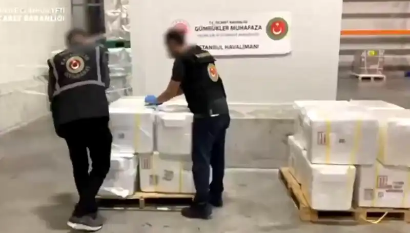 İstanbul Havalimanı'nda Dev Kokain Operasyonu: 455 Kilo Uyuşturucu Yakalandı