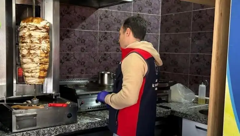 Tavuk Döner Alarmı: İşletmelere Yapılan Baskınlar Artarak Devam Ediyor