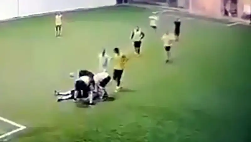 Adana’da Halı Sahada Hayatını Kaybeden Baba, Üç Çocuk Bıraktı