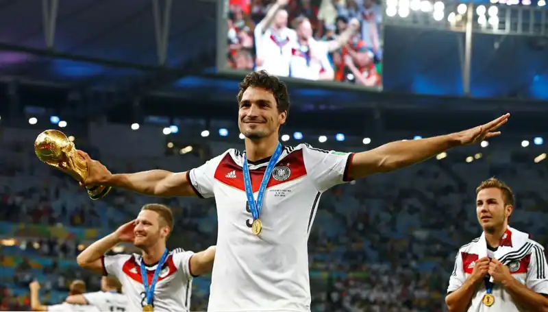 Almanya Futbolunun Efsanesi Hummels, Saha Kariyerine Veda Ediyor!