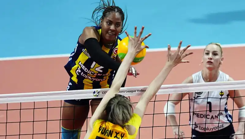 Avrupa'nın Arenasında Türk Derbisi: Fenerbahçe, VakıfBank'ı 3-0 Yendi!