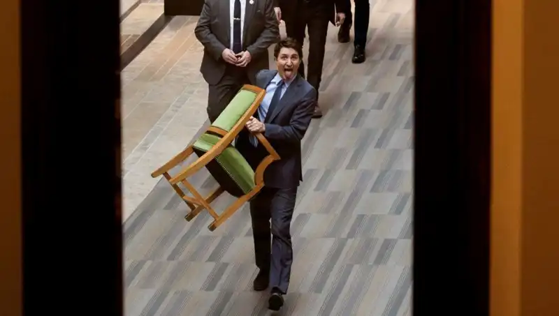 Trudeau, Son Veda Sandalyelerini Alarak Halkı Hayal Kırıklığına Uğrattı