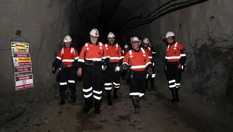 Bakan Işıkhan, Türkiye'nin En Büyük Altın Madeni'nde İncelemelerde Bulundu