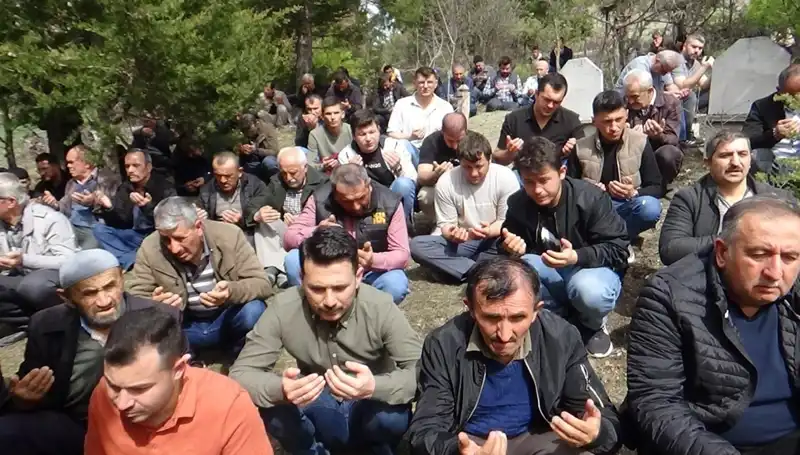 Küçük Bir Köy, Sevdiklerini Gözyaşlarıyla Uğurluyor: Duygu Dolu Veda