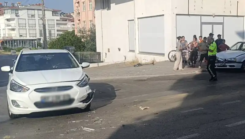 Antalya'da Feci Kaza: İki Otomobil Çarpıştı, Yaralılar Var!