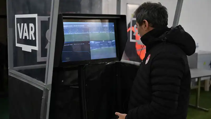 Beşiktaş-Gaziantep FK Maçına Alman VAR Hakemi Atandı: Futbolseverler Ne Düşünüyor?