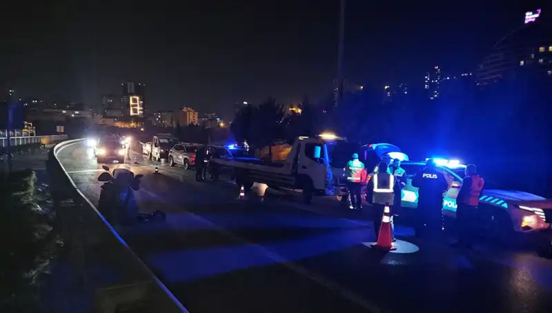 TEM Otoyolu'nda Yatan Kişi Metrelerce Sürüklendi: Kaza Anı Şaşırttı