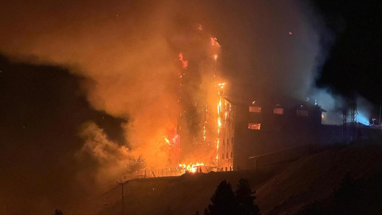 Kartalkaya Kayak Merkezi'nde Otel Yangını Patlak Verdi!