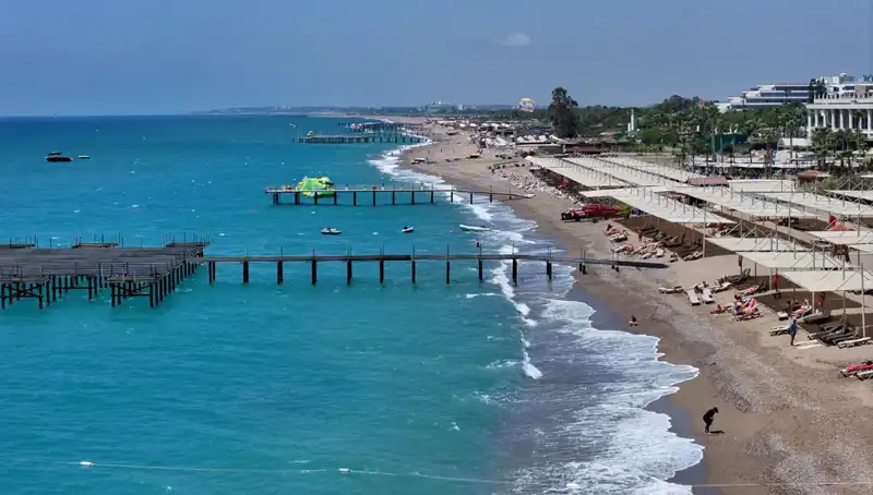 Antalya Sahillerinde Güneşli Havadan Yararlanın: Yazın Keyfini Çıkarın