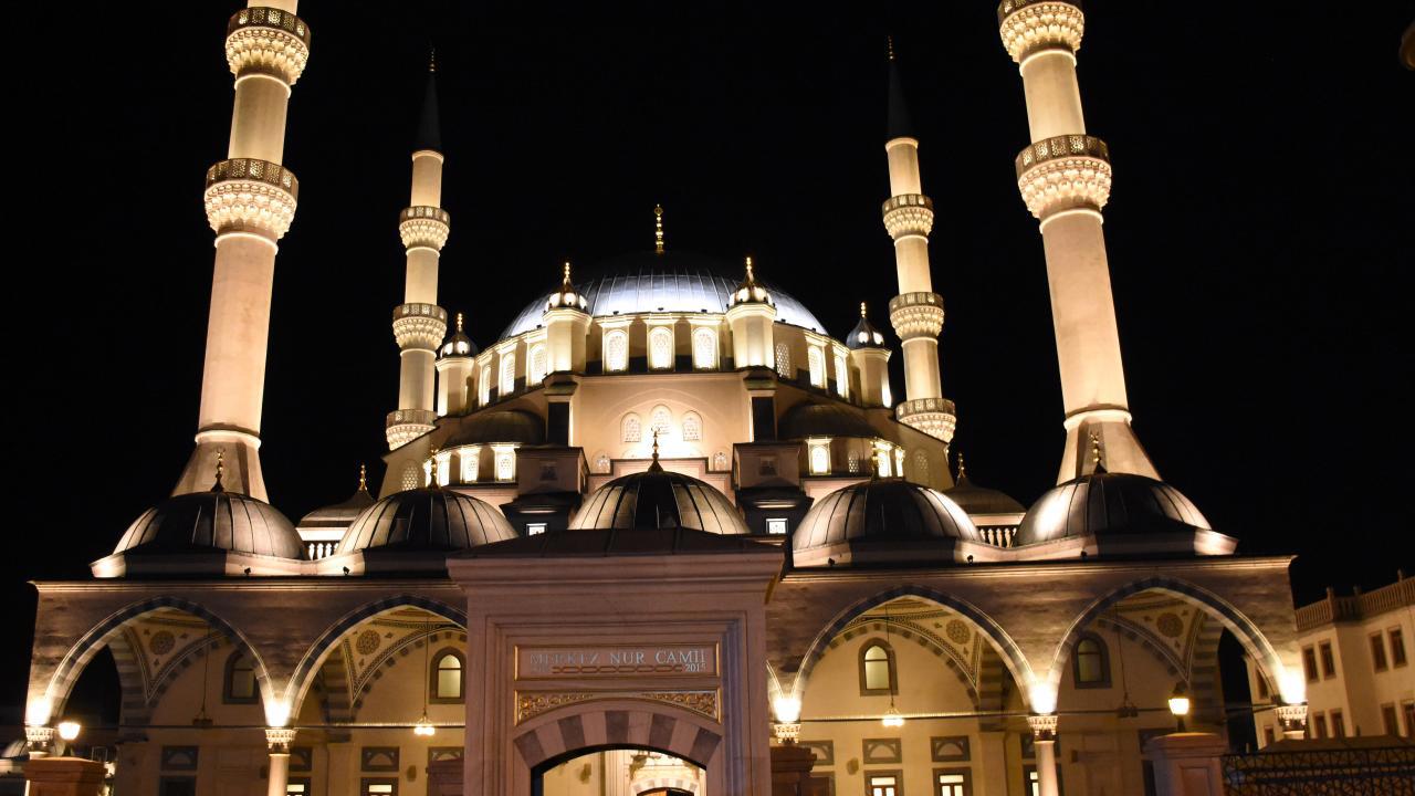 Üç aylar başladı: Regaip Kandili yaklaşıyor