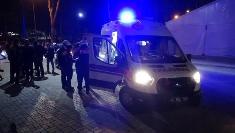Silahlı Kavga: Parkta İki Grup Arasında Gergin Anlar!