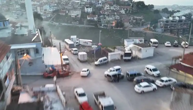 İzmir'de Dev Operasyon: 99 Gözaltı ve 133 Kişi Hakkında İşlem Yapıldı