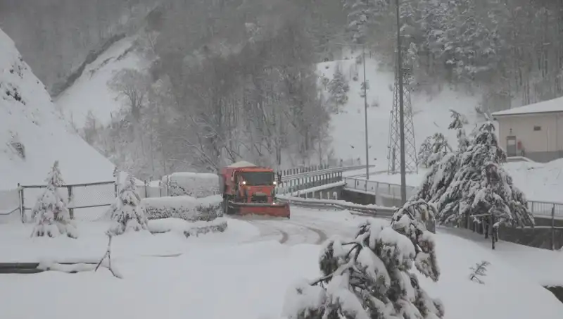 Bolu Dağı'nda Kar Yağışı Etkisi: Doğa Mükemmelliği ve Kış Eğlencesi