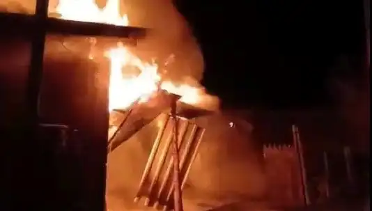 Karabük'te Korkunç Yangın: İki Ev Tamamen Yanarak Küle Döndü