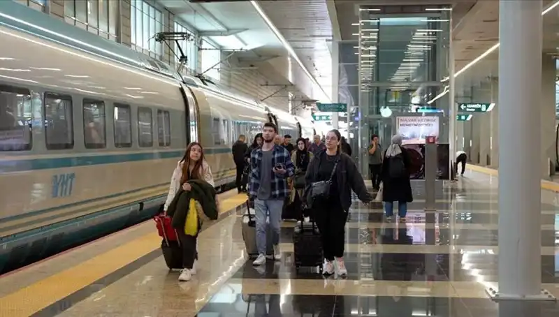 Yüksek Hızlı Trenlerde Ek Sefer Düzeniyle Yolcu Konforu Artıyor