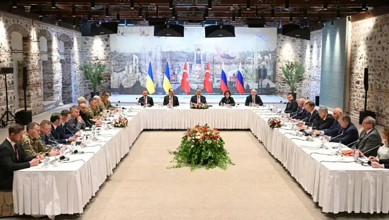 İstanbul'daki Barış Zirvesi: Rus Heyeti Türkiye'ye Gelerek Tarihi Toplantıya Hazırlanıyor