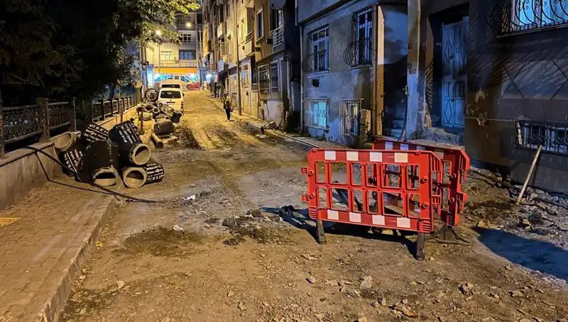 Bayrampaşa'da Altyapı Çalışmalarında Rögar Kapağı Patladı: Flaş Gelişmeler