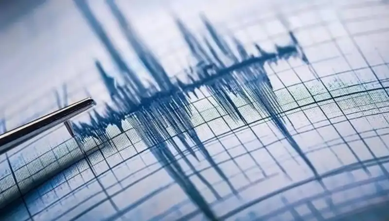 Antalya'da 3.8 Büyüklüğünde Deprem, Yerel Halkta Korkuya Neden Oldu