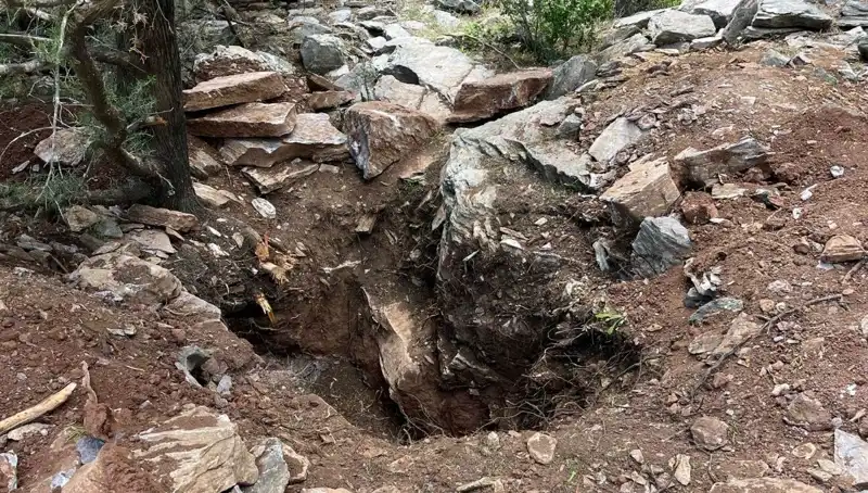 Eski Vali ve Emekli Albay Define Ararken Basındaki Şok Gelişme