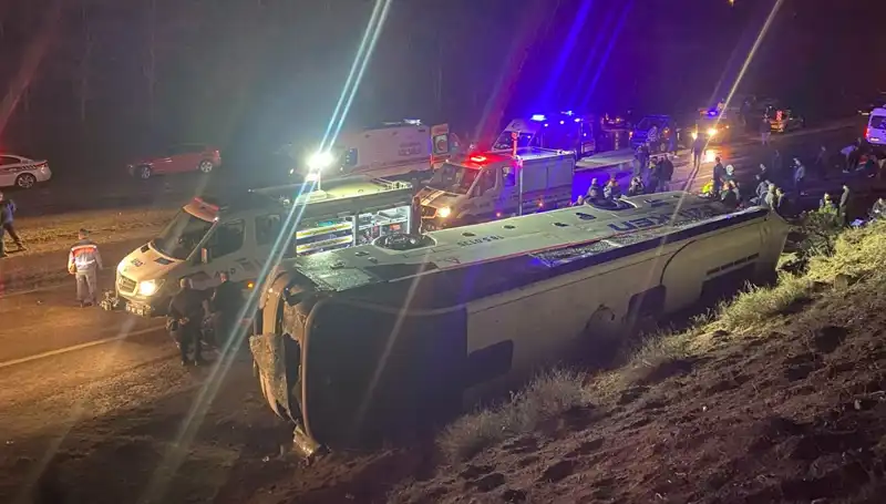 İşçi Servisi Feci Bir Kaza Geçirdi: 23 Kişi Yaralı