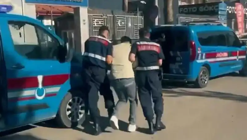 Türkiye Genelinde 10 İlde Suç Şebekelerine Şok Operasyon: 74 Gözaltı
