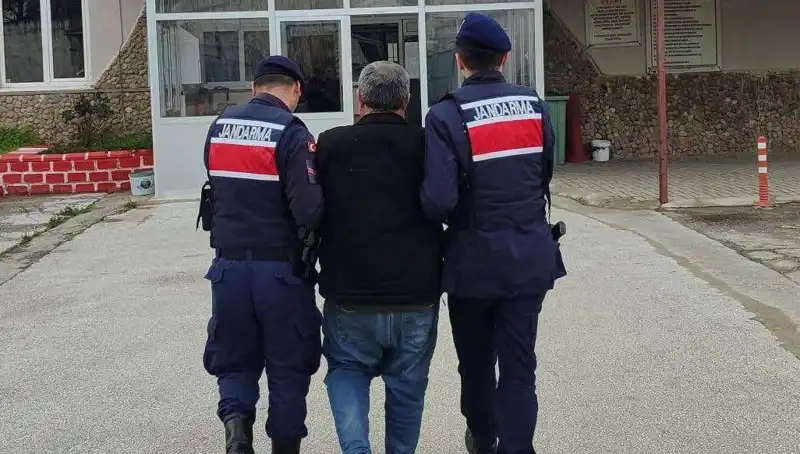8 Yıldır Aranan Suçlu Yakalandı, Cezaevine Gönderildi
