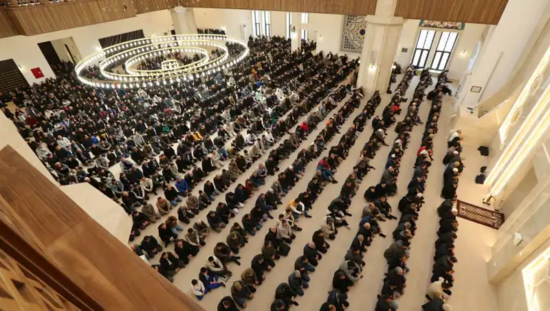 4 Nisan 2025 Cuma Namazı Saati: İstanbul, Ankara, İzmir ve Tüm İllere Özel Bilgi