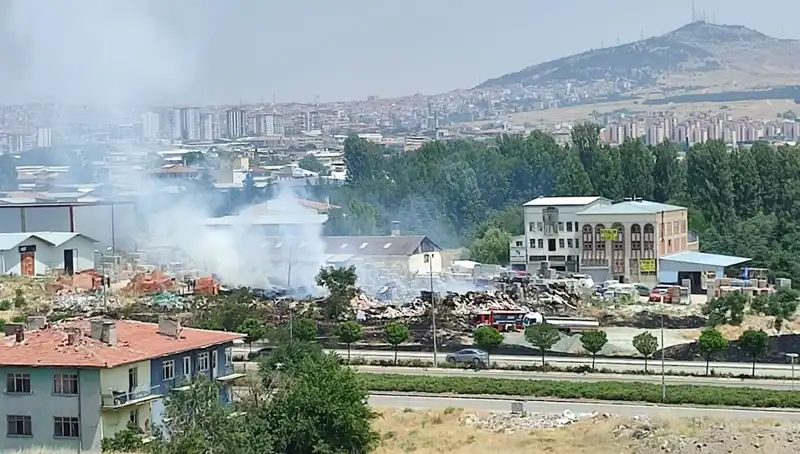 Otluk Alandaki Yangın, Depoyu Küle Çevirerek Büyük Bir Felakete Yol Açtı
