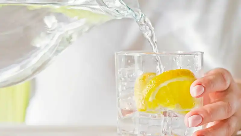 Limonlu Su Tüketmenin Vücudunuza Sağladığı 8 İnanılmaz Faydası