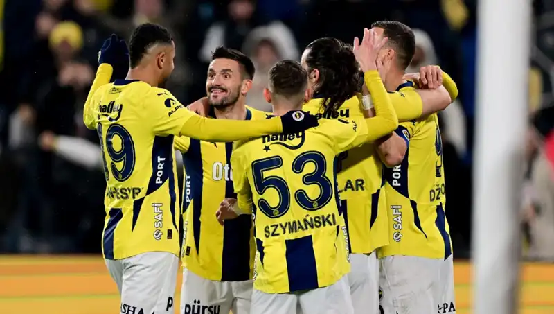 Kadıköy'de Kritik Maç: Takımlar El Ele, "Bu İşi Bitirelim!"