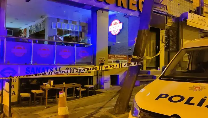 Üsküdar'da Çöp Kavgası: Komşular Arasında Yaşanan Tartışma Traji Komediye Dönüşüyor