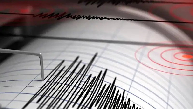 Manisa'da 4 Büyüklüğünde Deprem: Vatandaşlar panik içinde sokaklara döküldü
