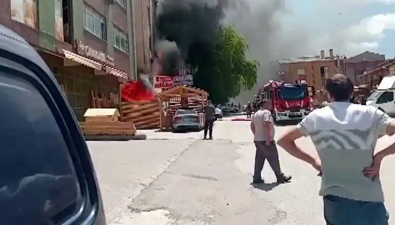 Ankara'da İş Yerlerinde Büyük Yangın: Olayın Detayları ve Son Gelişmeler