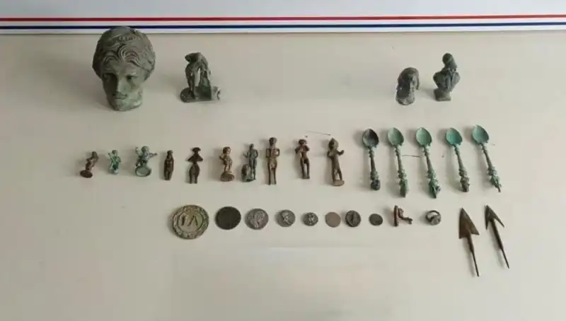 Roma Dönemine Ait Tarihi Eserler Ele Geçirildi: Tarihin İzlerine Yolculuk