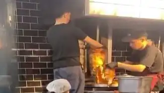 Pişmiş Tavuk Dönerin Üzerine Çiğ Et Konulması Skandalı: İnceleme Süreci Başladı!