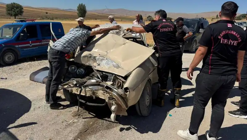 Kahramanmaraş'ta Trafik Kazası: Kamyonet ve Otomobil Çarpıştı!