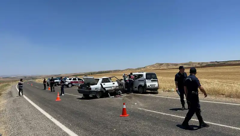 Adıyaman’da Feci Trafik Kazasında 4 Kişi Hayatını Kaybetti