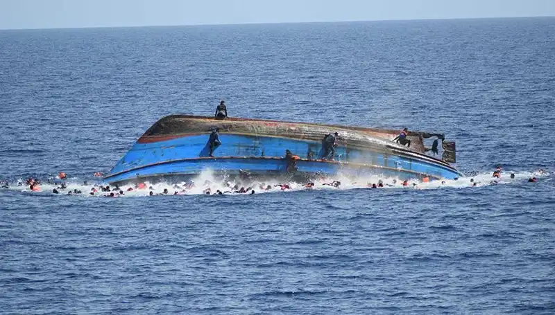 Filipinler'de Alabora Olan Gemi Faciası: 4 Ölü ve 7 Kayıp